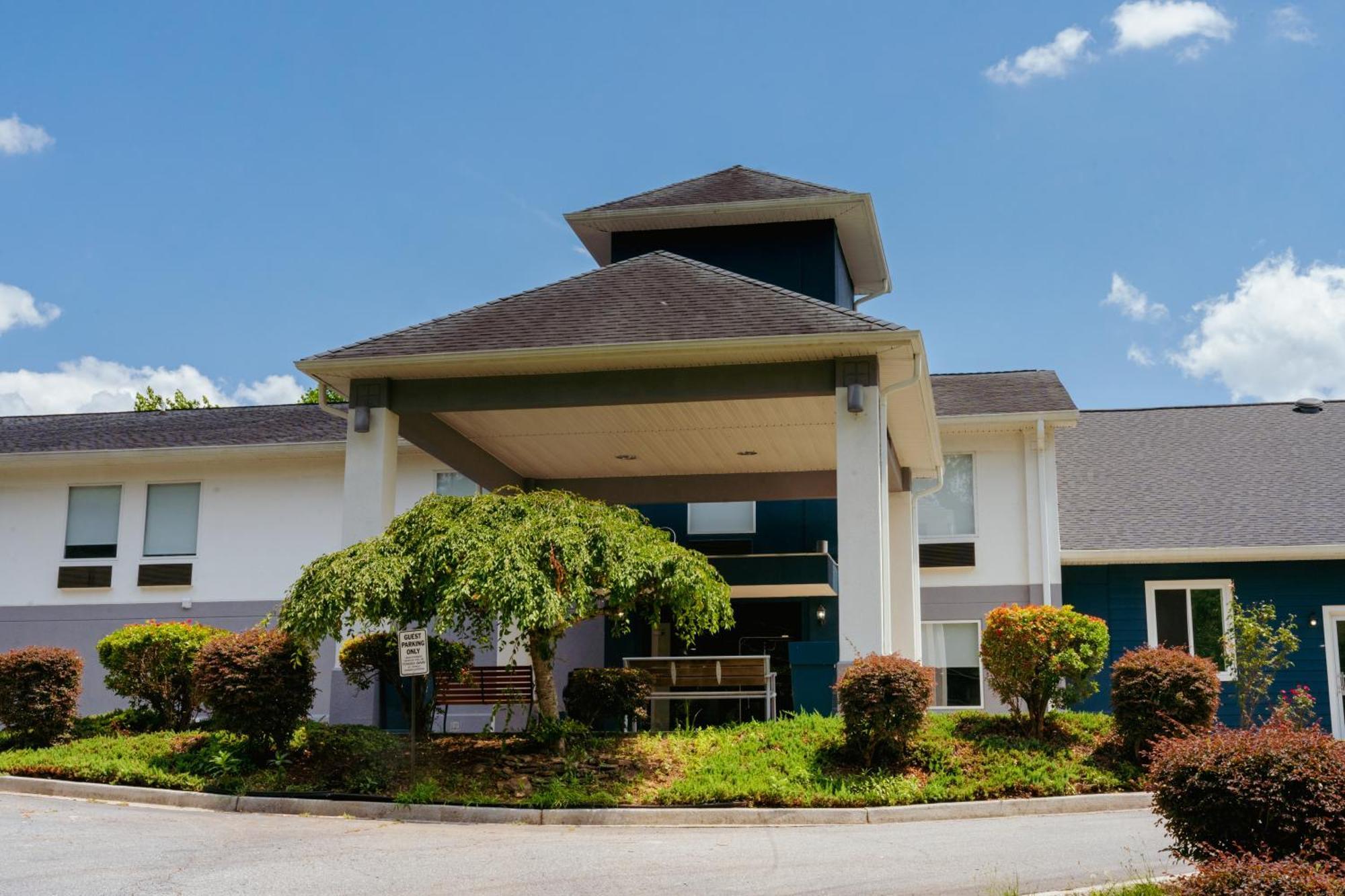 Hotel Clarion Pointe-Dillard Near Blue Ridge Mountains Exterior foto