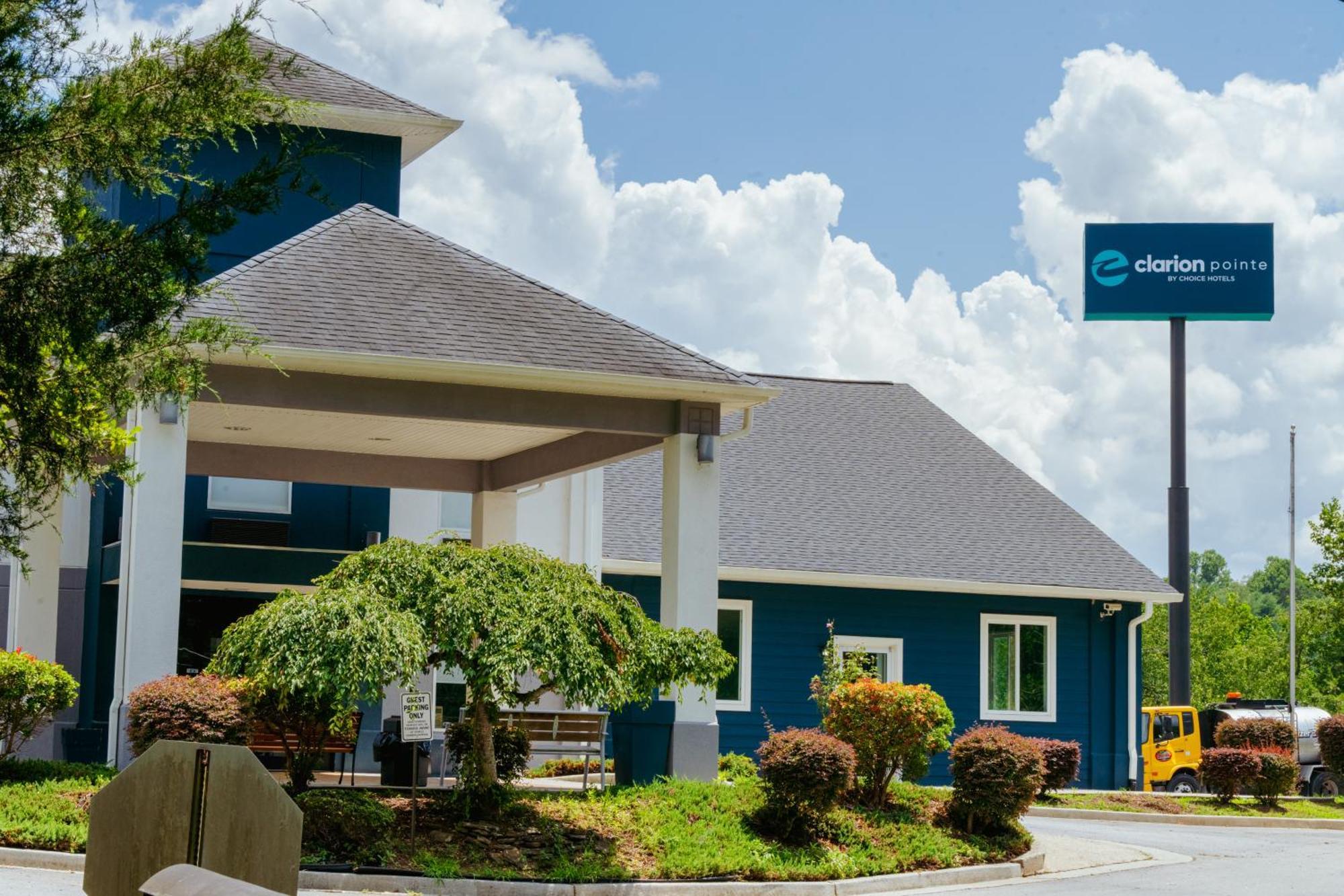 Hotel Clarion Pointe-Dillard Near Blue Ridge Mountains Exterior foto