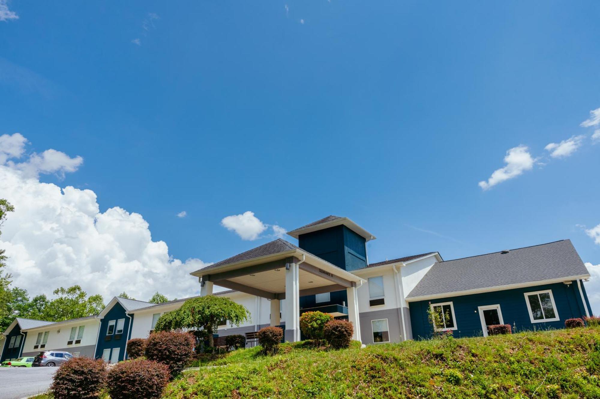 Hotel Clarion Pointe-Dillard Near Blue Ridge Mountains Exterior foto